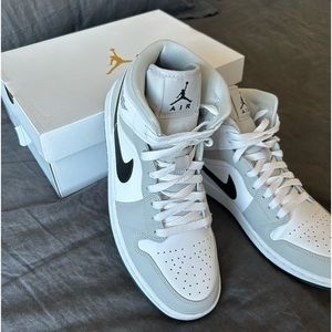 Air Jordan Mids Grey Fog (W 10, M 8.5)